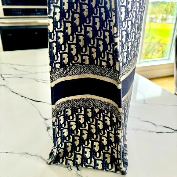 Christian Dior tote. EUC! - Picture 3 of 7